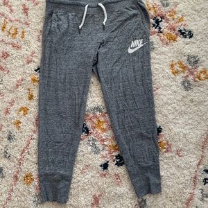 Cropped Nike joggers